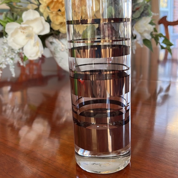 NWT Beautiful Kate Spade Hampton Bud Vase. 2.25” dia. x 7.5”h. - Picture 3 of 4